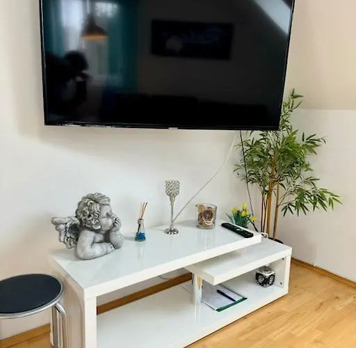 Lägenhet Grosszuegige Mit Parkplatz *