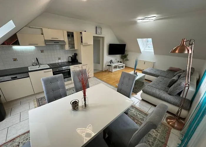 Grosszuegige Mit Parkplatz Lägenhet