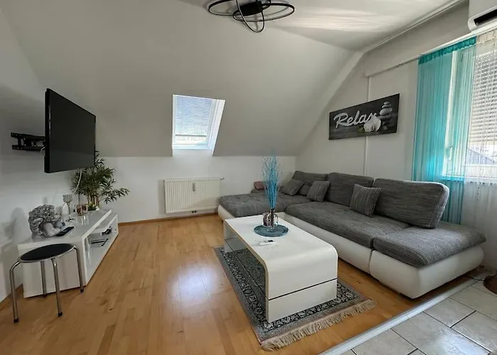 Lägenhet Grosszuegige Mit Parkplatz *